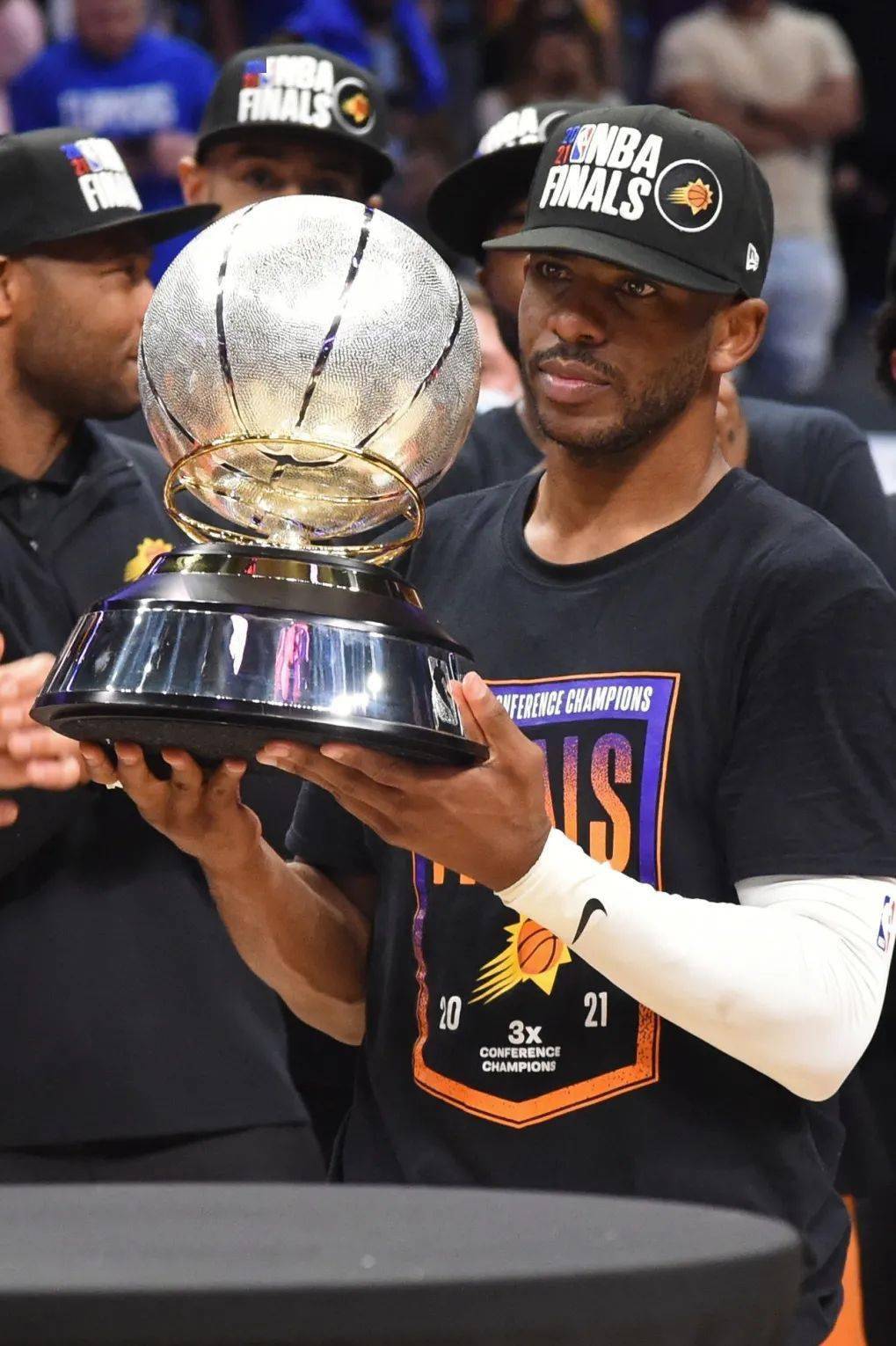 英雄联盟2025总决赛-窗口期突围战来临，菲尼克斯太阳围绕社区盾强势反弹，信心回归，控场能力受关注的简单介绍