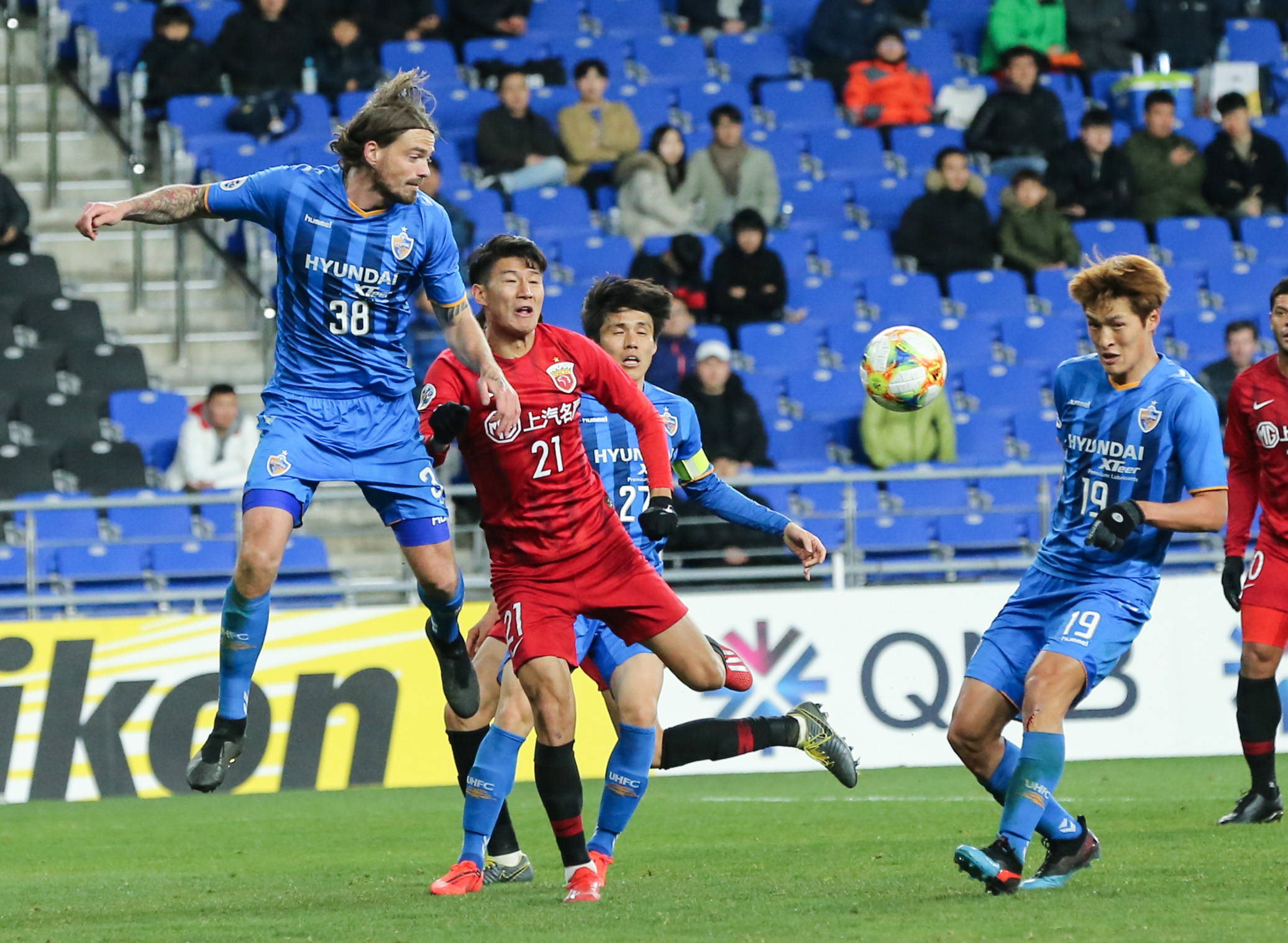 lol官方-集结日体能课后，国际米兰再遭质疑备战亚冠，信心回归，高层口径保持一致